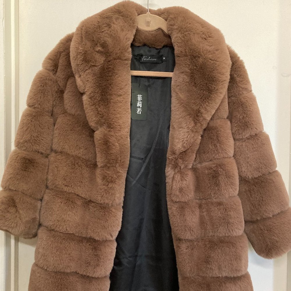 NWT Fhillinnuo brown faux fur coat, medium